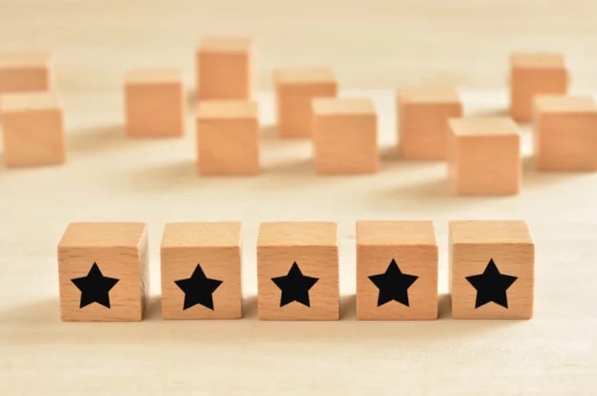 Googleマップの口コミやレビューを増やすことだけを目的にすると、顧客の選別や評価の誘導へ進み、信用を損ないます。低評価への返信、レビューゲーティング、悪質業者への対応、顧客の声を事業改善へ戻す考え方をお伝えします。